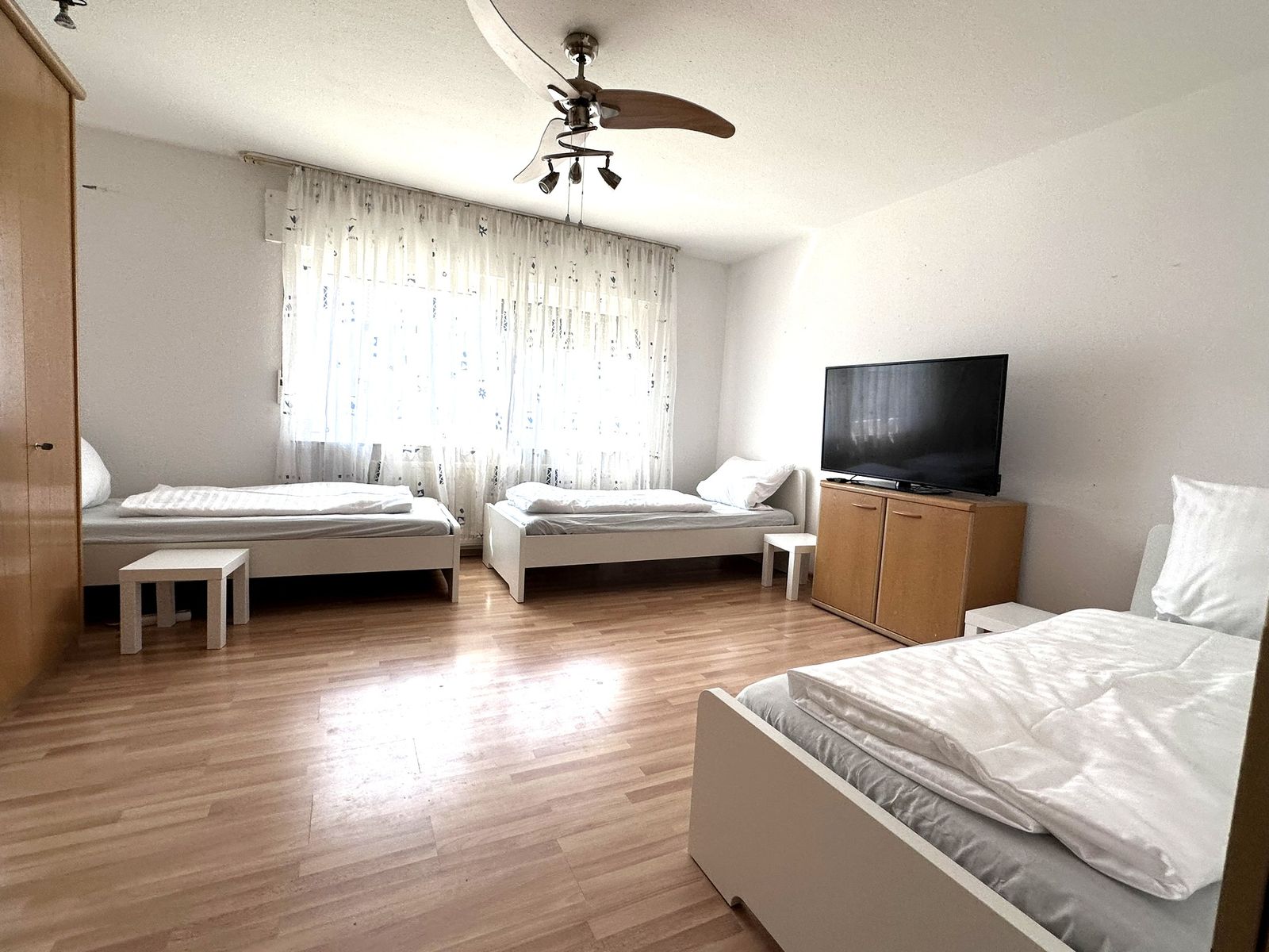 Monteurzimmer Elsenfeld – helles 3-Personen-Zimmer mit drei Einzelbetten