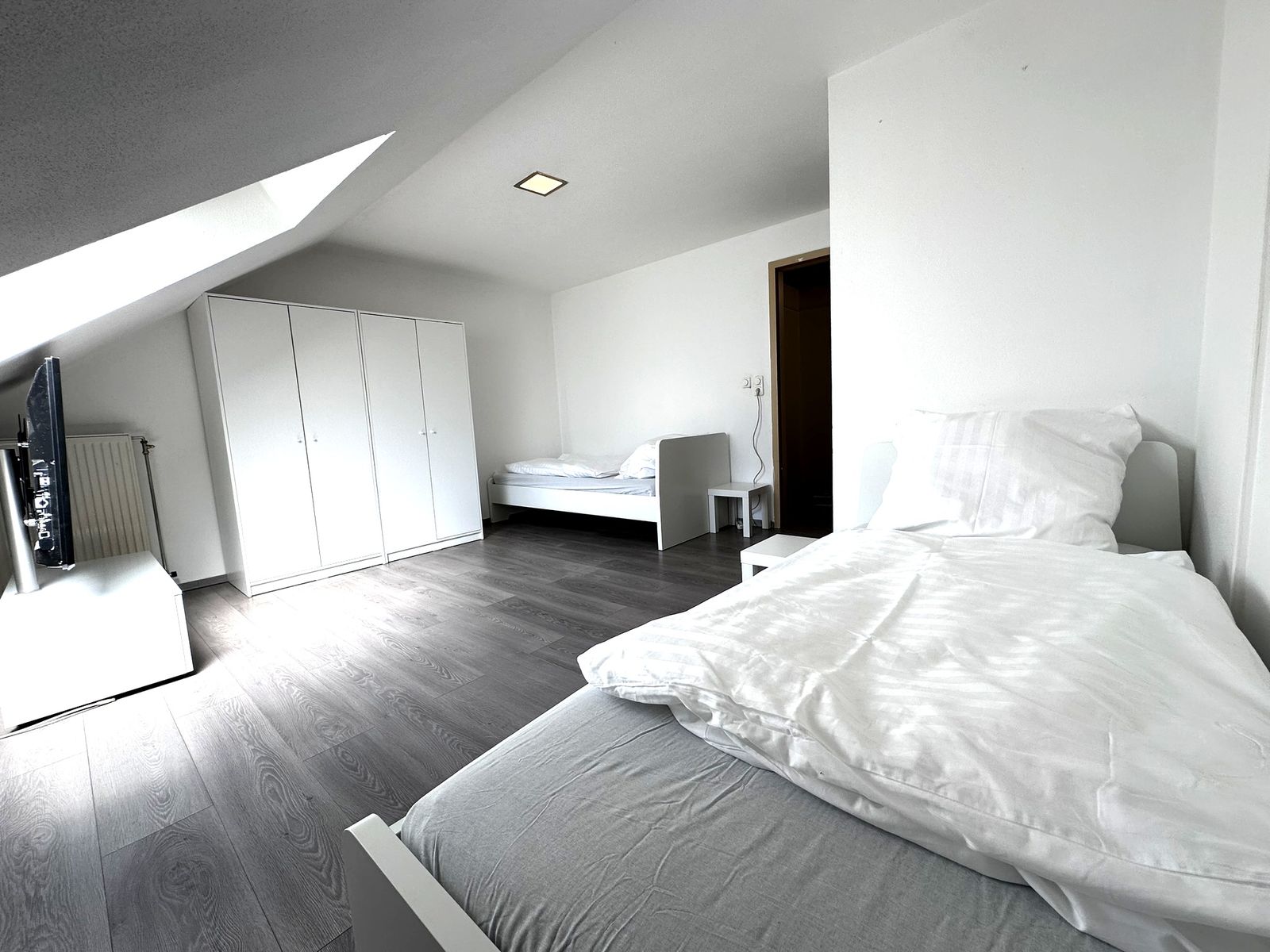 Schlafzimmer im Monteurhaus Elsenfeld mit zwei Einzelbetten